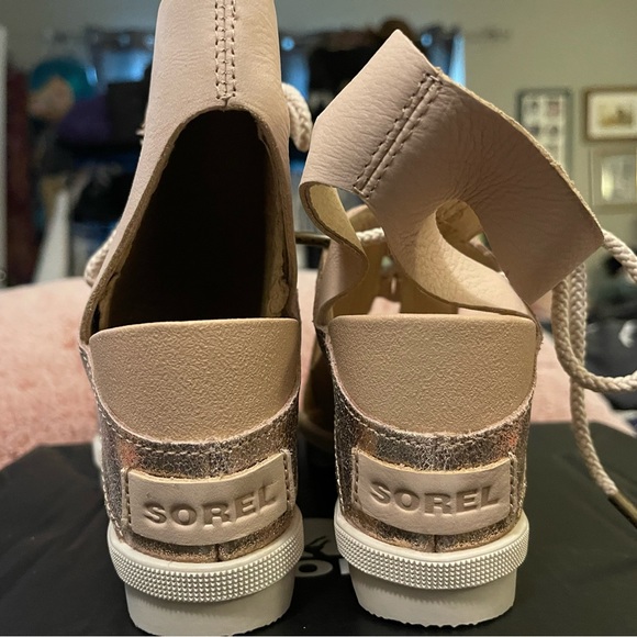 SOREL sandals in beautifully done pale rose gold and a light peachy pink. - Picture 7 of 7